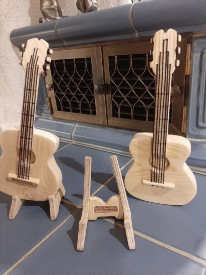 Deko Gitarre mit Ständer hoch 31 cm Breit 12,5 cm