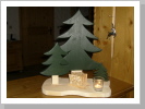 Tannenbaum 3er Set grün mit Holzbeige 40 cm hoch 35 cm breit